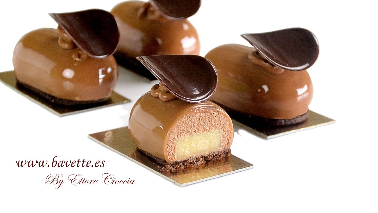 Mousse de praline, cremoso de platano, y glaseado de chocolate con leche