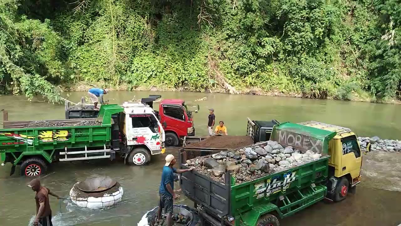 Situasi warga yg cari pasir dan batu di desa jurang
