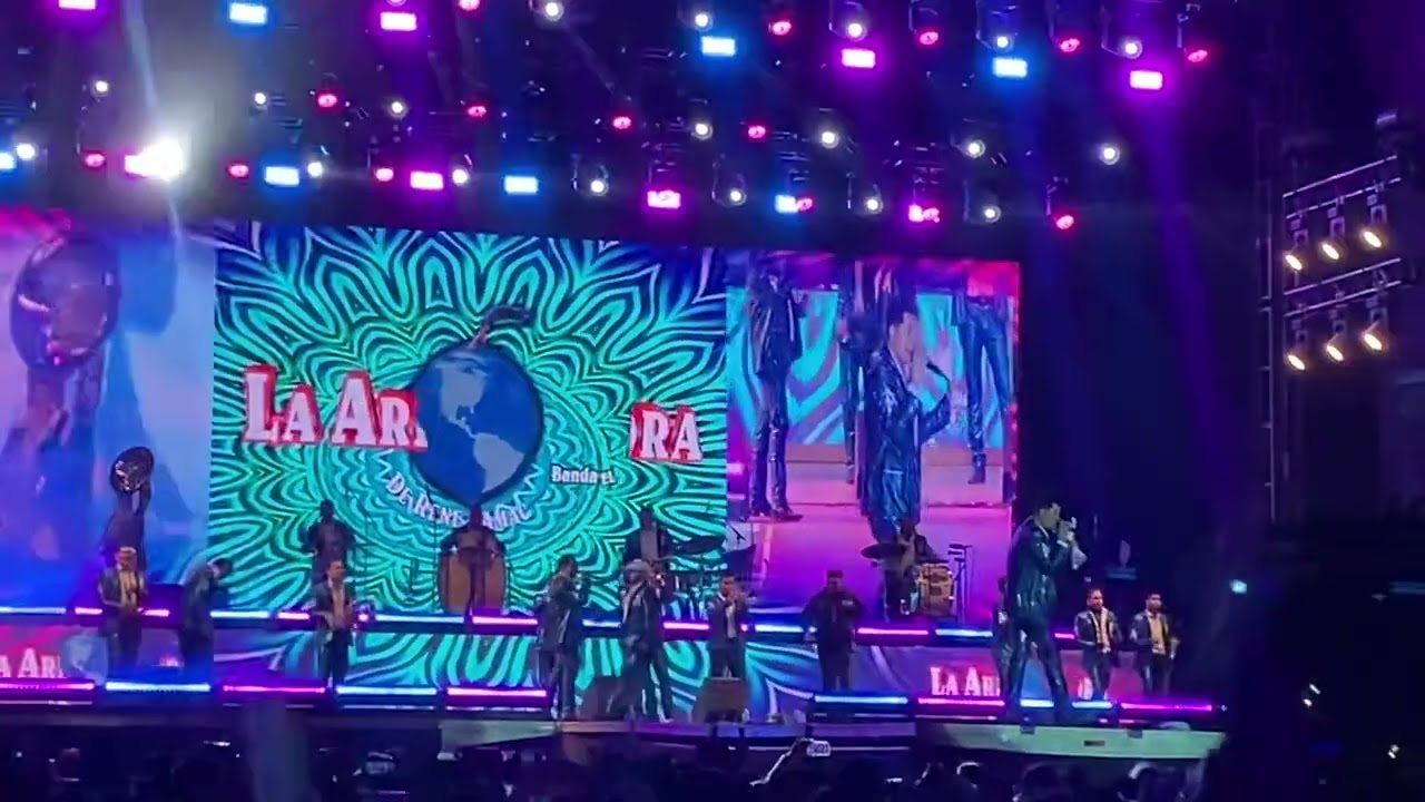 Si tu amor , no vuelve la arrolladora en vivo en la feria . De Querétaro