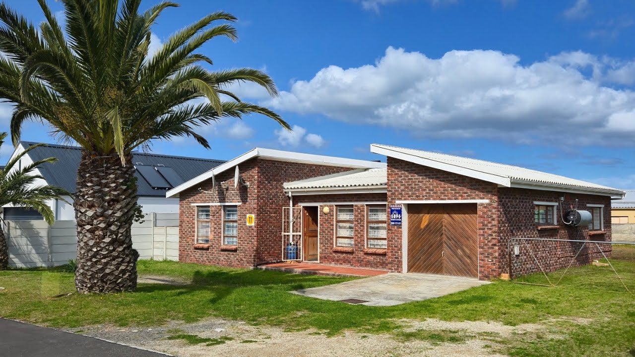 For Sale: 11 Lisa Street Franskraal. 