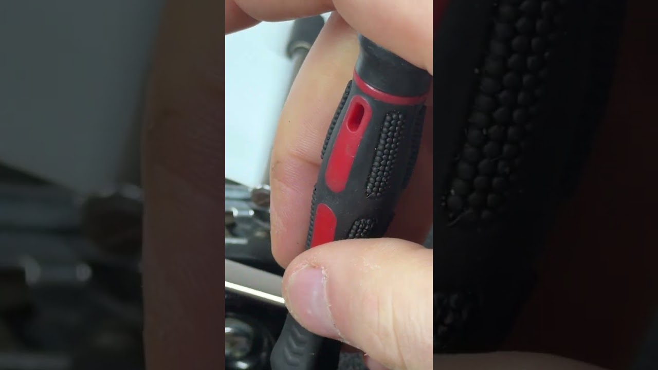 Adjusting the lowercase shift alignment on a 1940s Royal portable