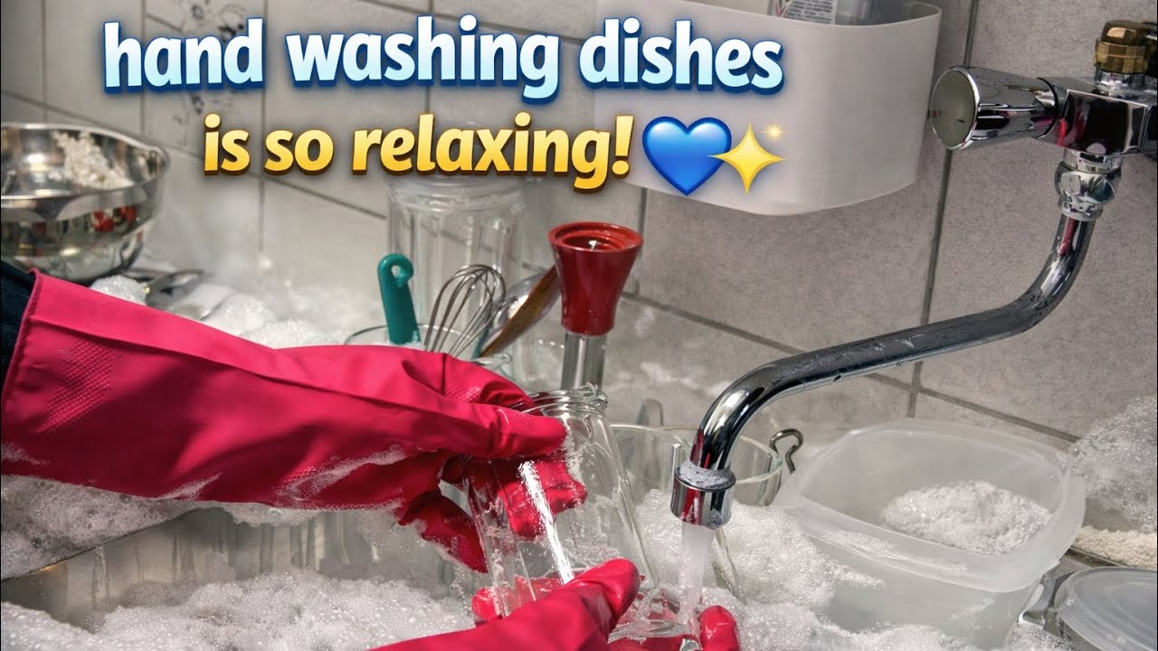 hand washing dishes is so relaxing asmr 💙✨  #asmr #dishwashing #oddlysatisfying