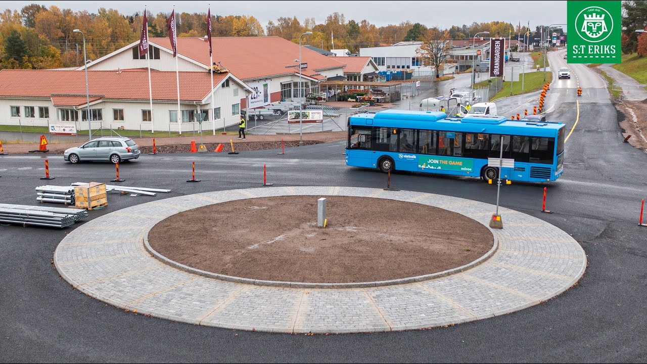 Skövde kommun bygger rondell av storgatsten på tre dagar