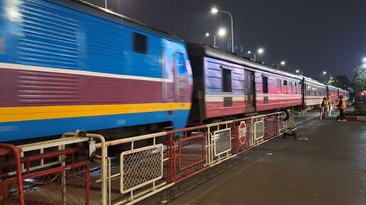 HNR 8: D19E-944 @CKD7F0024 kéo tàu khách SE6 kép toa Sjourney An11950 thông qua chắn Trường Chinh 