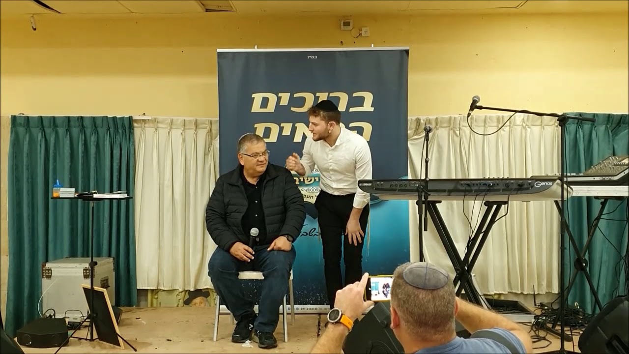 אמן החושים מתעתע בראש עיריית מגדל העמק