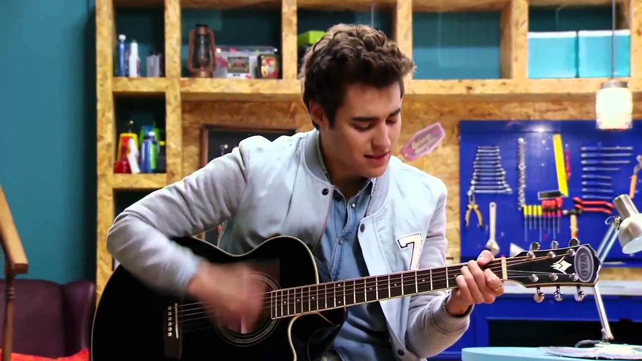 Violetta 3 - Vilu y León interpretan Abrázame Y Verás