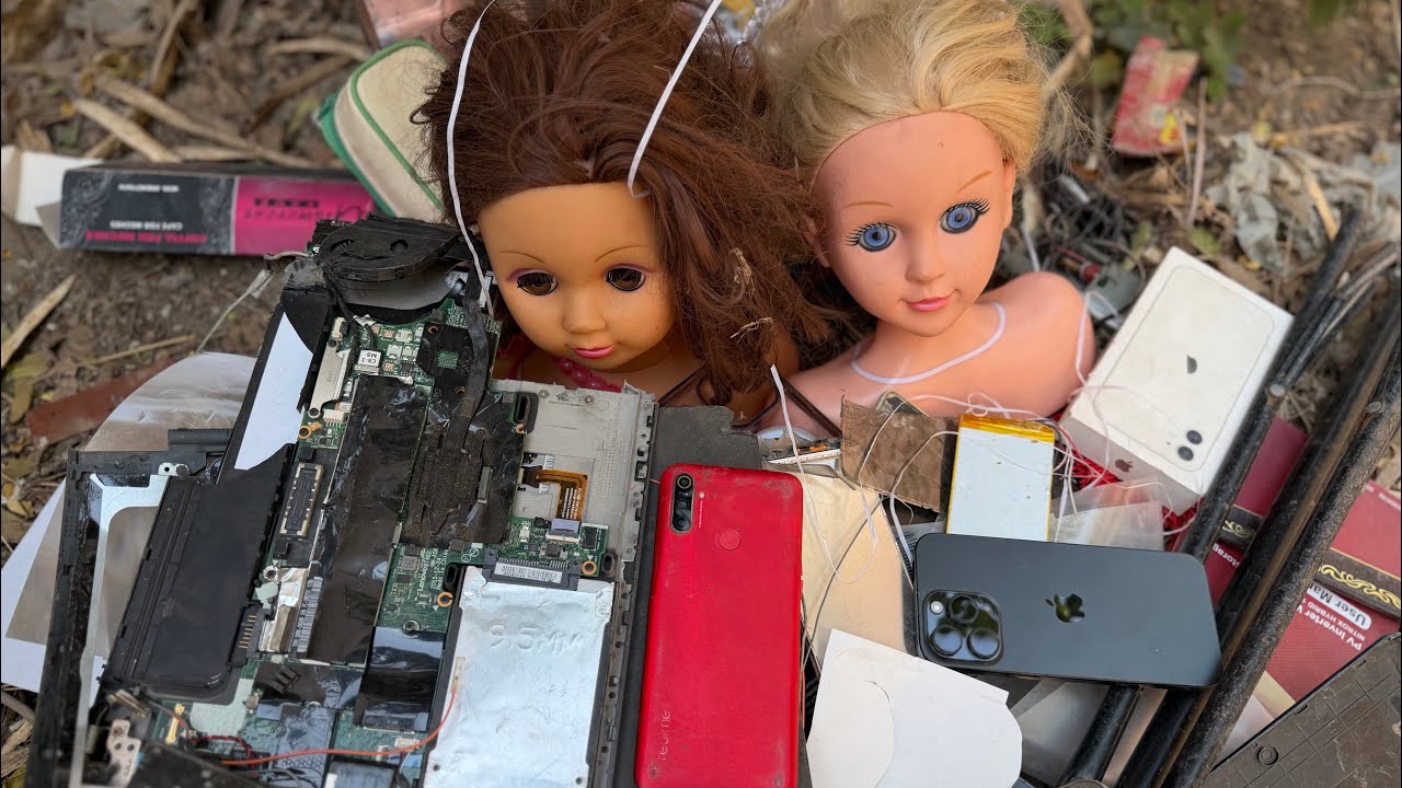 I Found iPhone, Android Phones & Dolls in Trash! | Real Garbage Treasure Hunt 