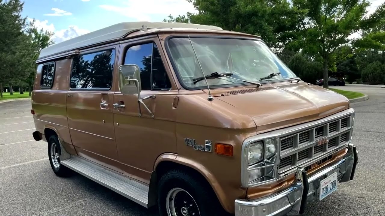 GMC Vandura z 1979 roku &ndash; najlepszy retro kamper, kt&oacute;ry wciąż kr&oacute;luje na drogach 🚐✨