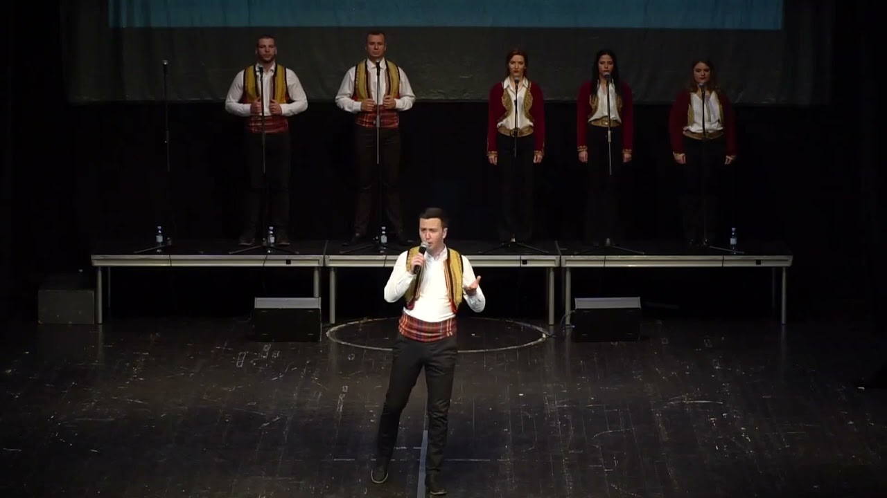 Cvijet momče planinama bralo - uživo