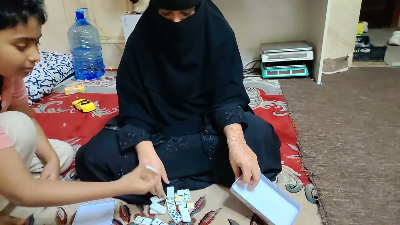ডমিনোজ গেমস কিভাবে খেলে কারো কোন আইডিয়া থাকলে জানাবেন #minivlog #Bangladesh #game 