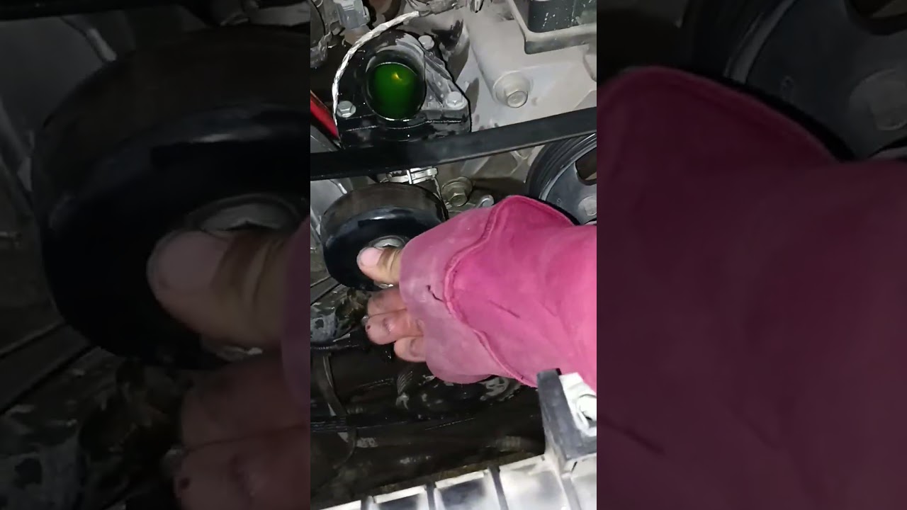 cambio de bomba de agua Ford explorer 2007 4.0