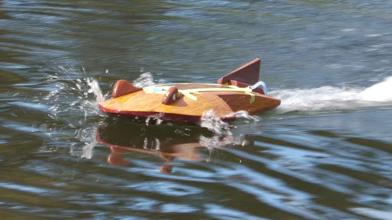 STRANGE THINGS IN THE CANAL- RC Boats, Lauderdale Canal, 22nd November 2025