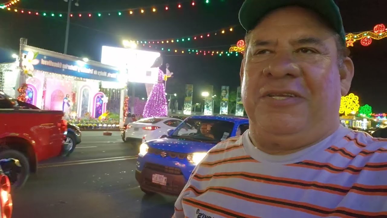 LOS ALTARES DE LA VIRGEN EN LA AVENIDA BOLIVAR, MANAGUA, NICARAGUA!!!!!!