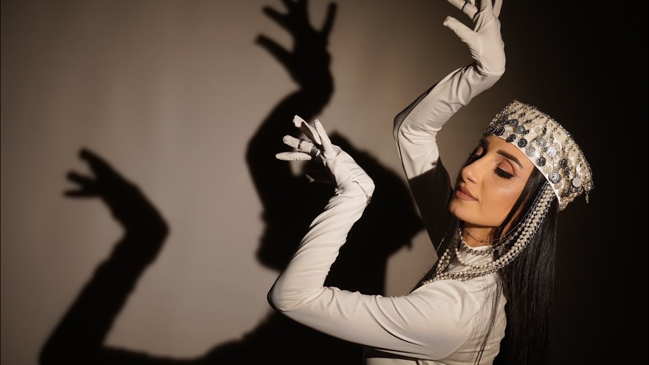 Armenian Girl / Armenian Dance / Armenian Culture / ANI SAMVELI