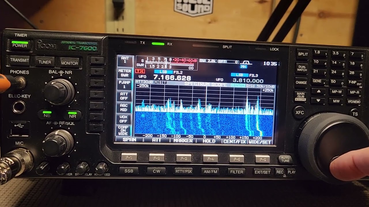 My Icom IC-7600 K4WIS Ham Shack Wisconsin.  40 Meter Band.
