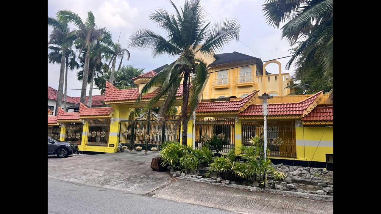 Lake View Mansion Bungalow on 1.5 Acres with Lift & Pool 湖景豪宅 | 占地1.5英亩 23500平方尺电梯泳池洋房
