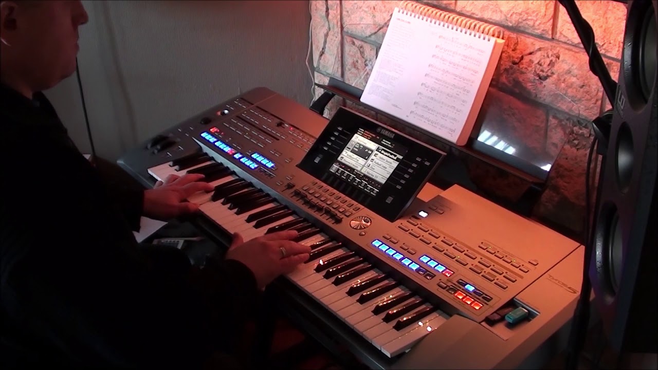 Gimme hope Jo'Anna - Eddy Grant (cover by DannyKey) on Yamaha keyboard Tyros5