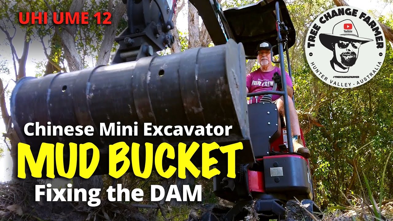 Chinese Mini Excavator using the  800mm MUD BUCKET - UHI UME 12 #miniexcavator  #uhimachinery