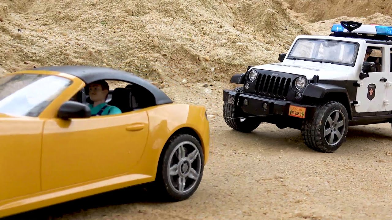 Police Car chases Race cars - Kids toys video
