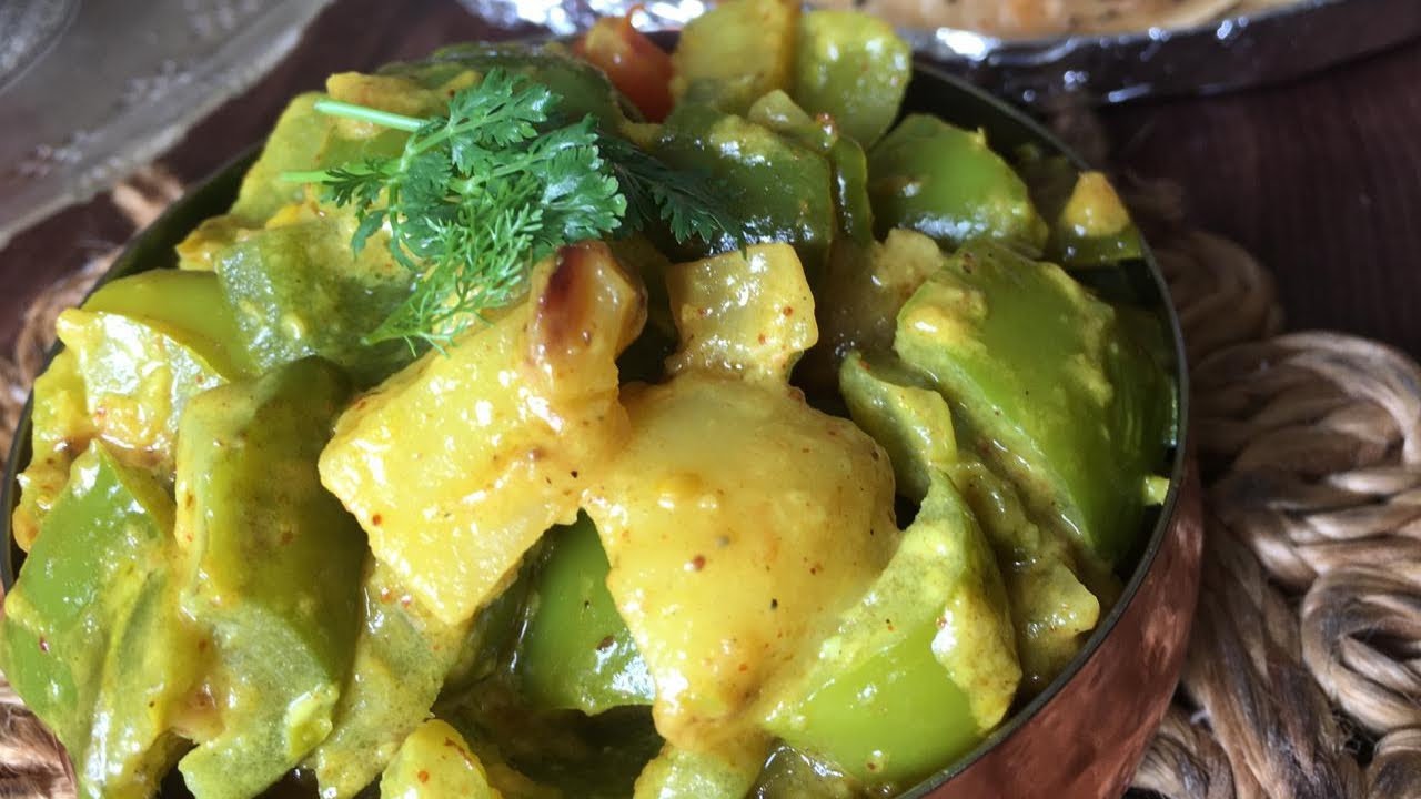 Aloo shimla mirch by Cooking With Girija / ऐसे बनाये स्वादिष्ट आलू शिमला मिर्च  / Aloo shimla mirch