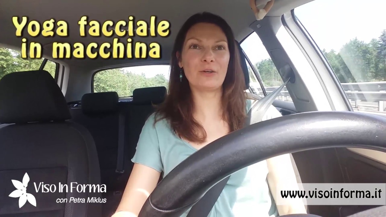 Ginnastica facciale in macchina