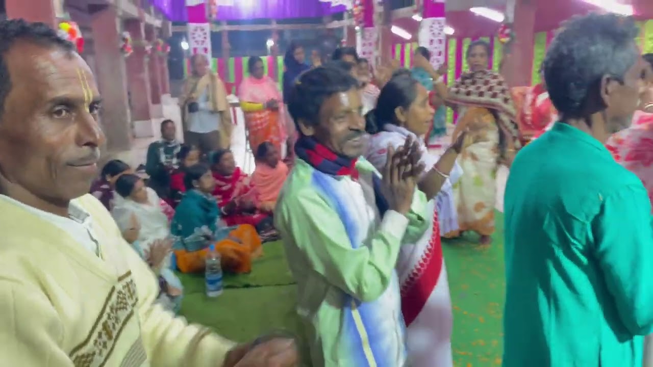 আগরতলা কেম্পের বাজার মহা নাম সংকীর্তন এ ভগবান এর কীর্তন 🙏🏻🙏🏻🙏🏻