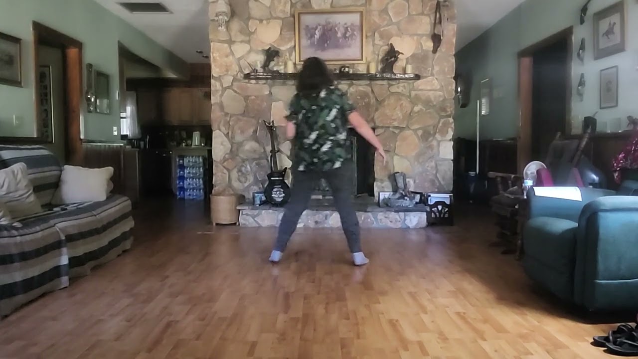 Bigger Houses line dance Demo & TEACH.
