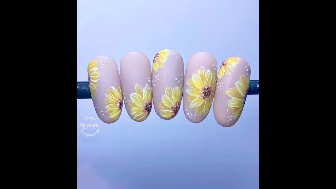 SUNFLOWER NAIL ART: Hand painted nail art design