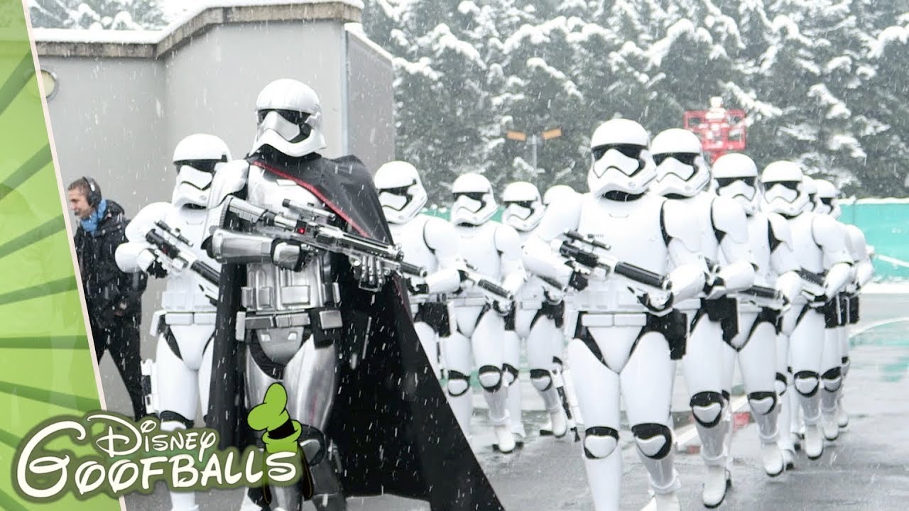 Star Wars Stormtroopers March in the Snow - Disneyland Paris 2018