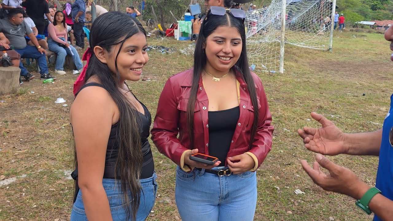 En la feria de Caserío Calderas me encontré chicas muy guapas 😮 