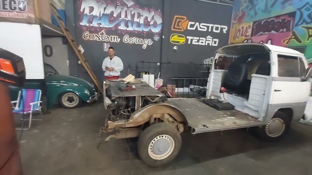 Levando uma enorme janela pra kombi Clarinha. 