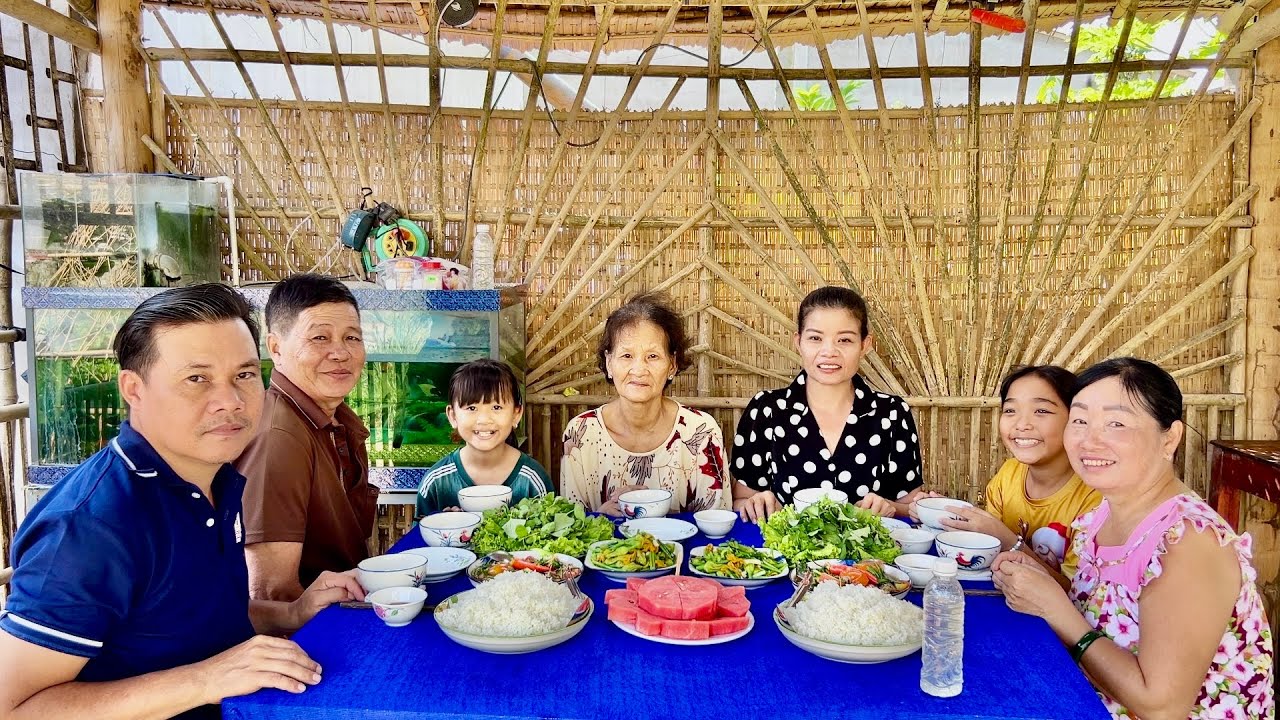 Cá Kho Cà Chấm Rau Sống-Bông Bí Xào Tỏi-Bữa Cơm Bình Dị Của Gia Đình Thật ấm Áp/KPV