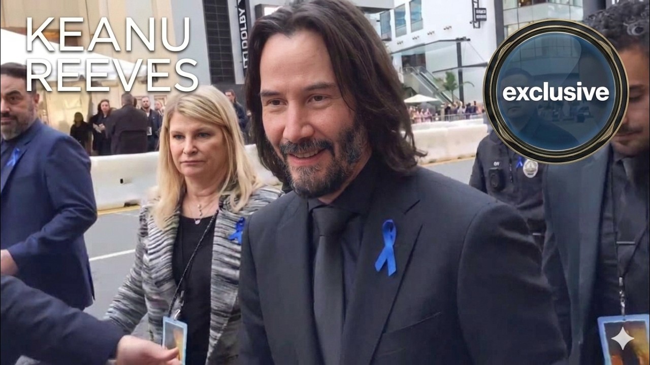 Keanu Reeves loves his fans - Hollywood Movie premiere -  John Wick premiere Los Angeles