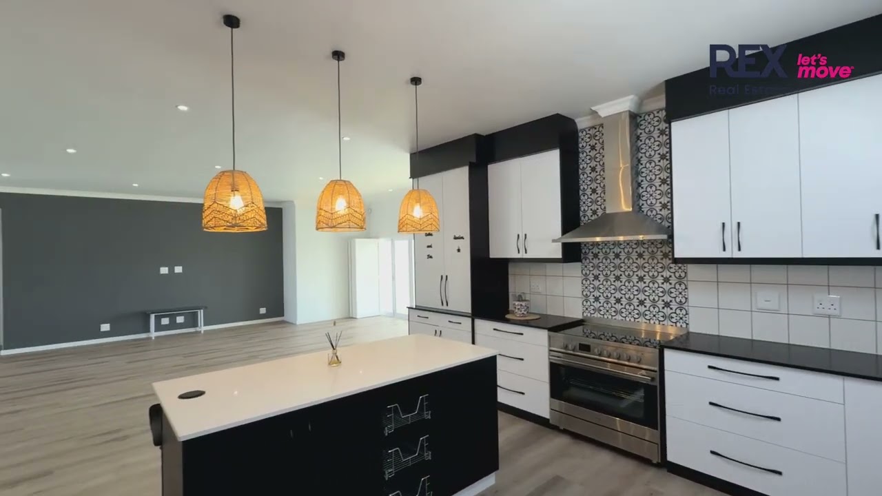 3 Bedroom House with Swimming Pool for Sale