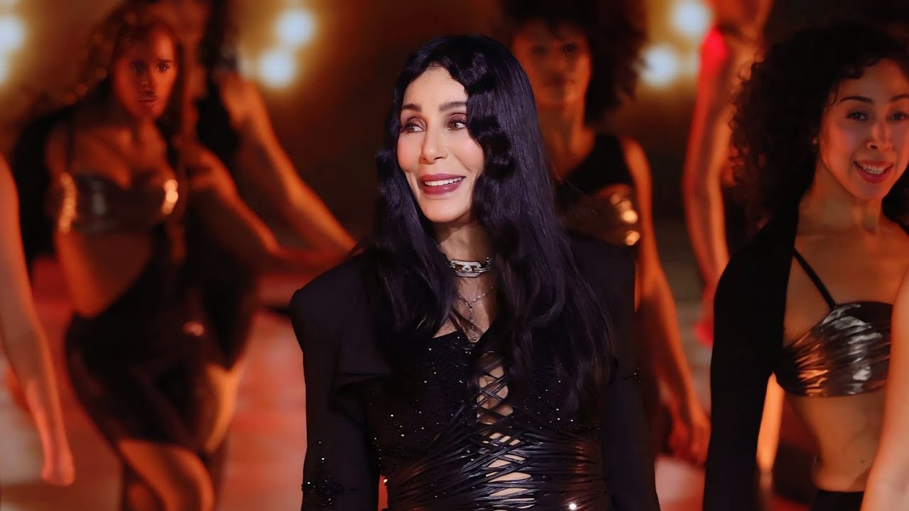 Cher - Strong Enough & Believe (2024 Victoria&rsquo;s Secret Fashion Show)