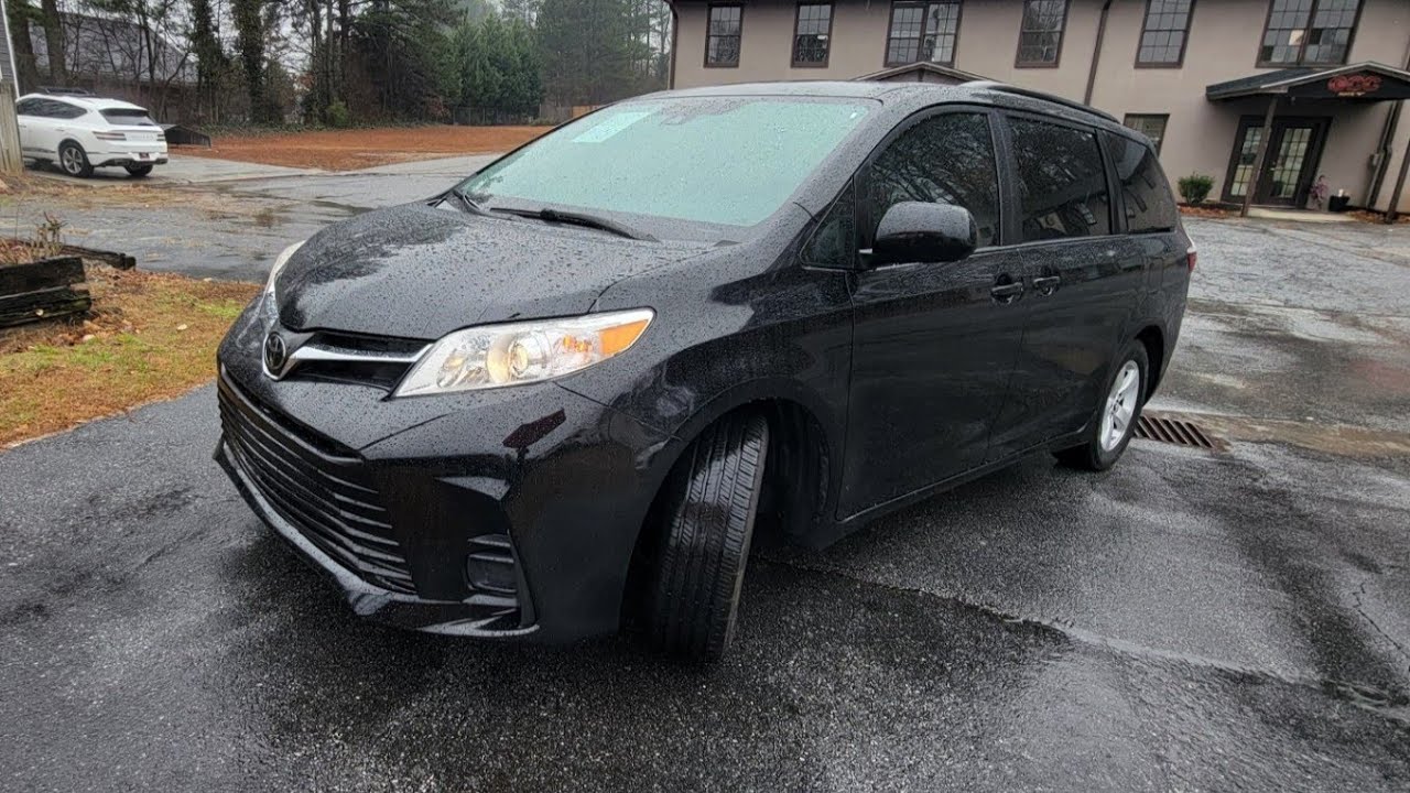 Видеообзор автомобиля Toyota Sienna LE 2019 года выпуска (вид снизу) от karcheckz.