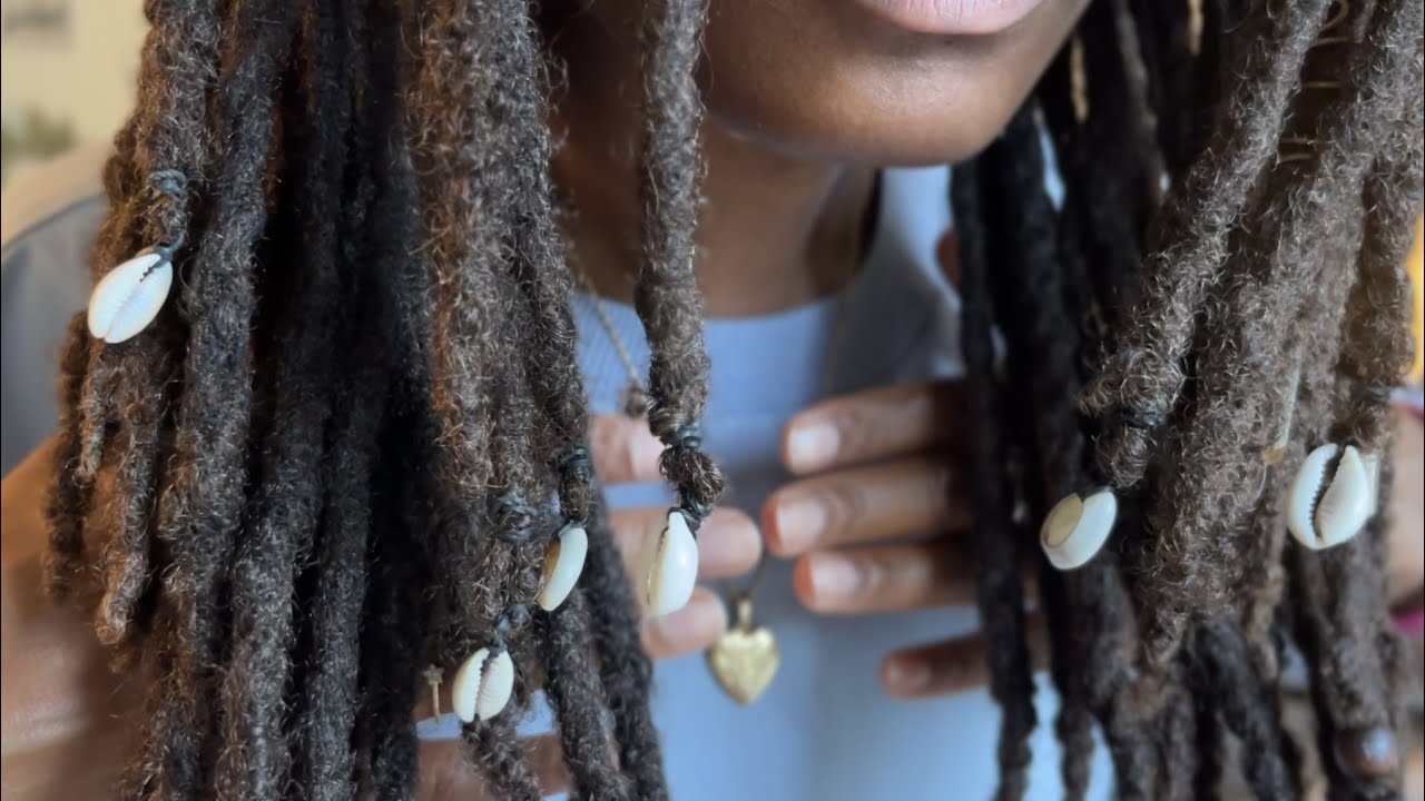 Apply Cowrie Shells To Thick Locs With No Damage