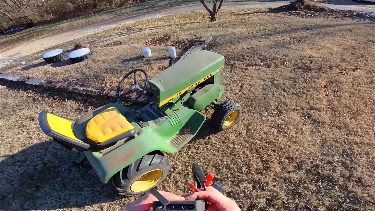 Внедорожник John Deere 110??? Осматриваем лес.
