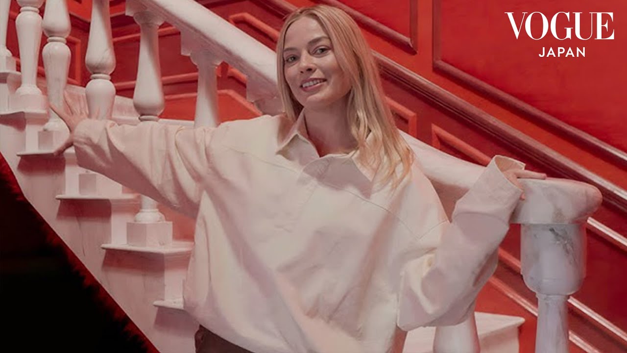 マーゴット・ロビーと巡る映画『嵐が丘』セットツアー。| VOGUE JAPAN
