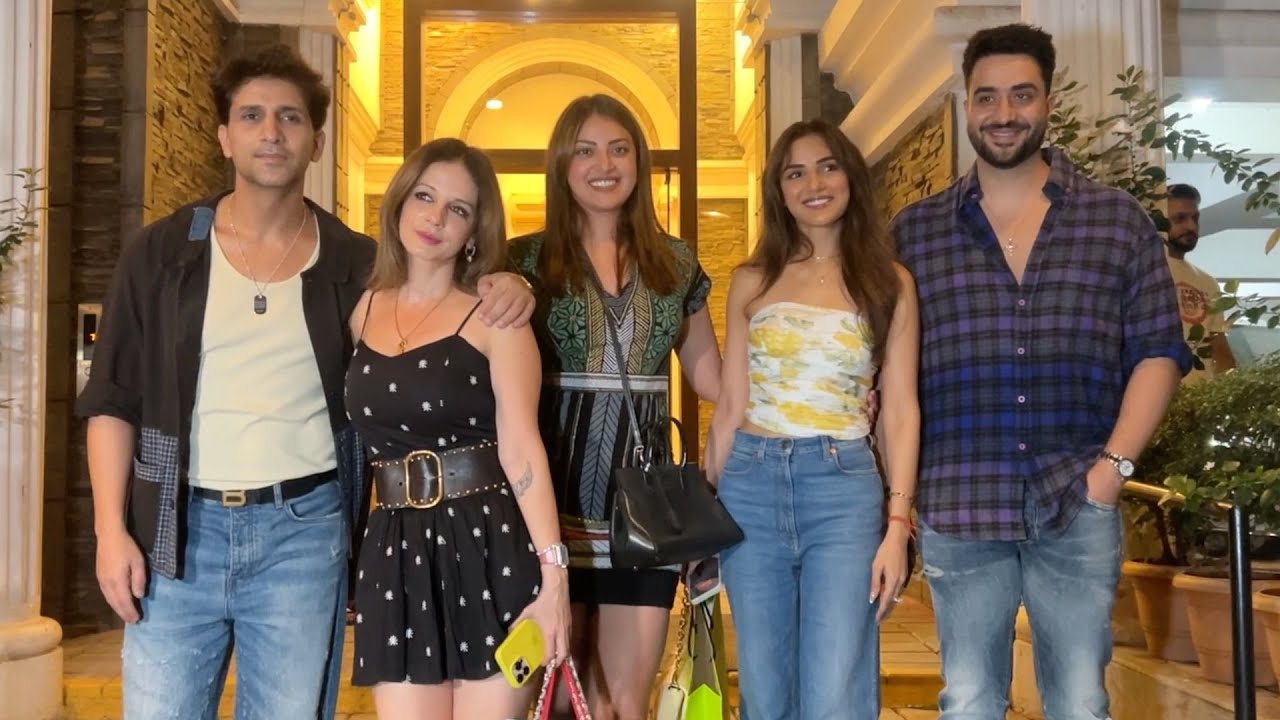 Jasmin Bhasin with GF Aly Goni, Sussanne Khan with Arslan Goni at Bandra for Dinner Date