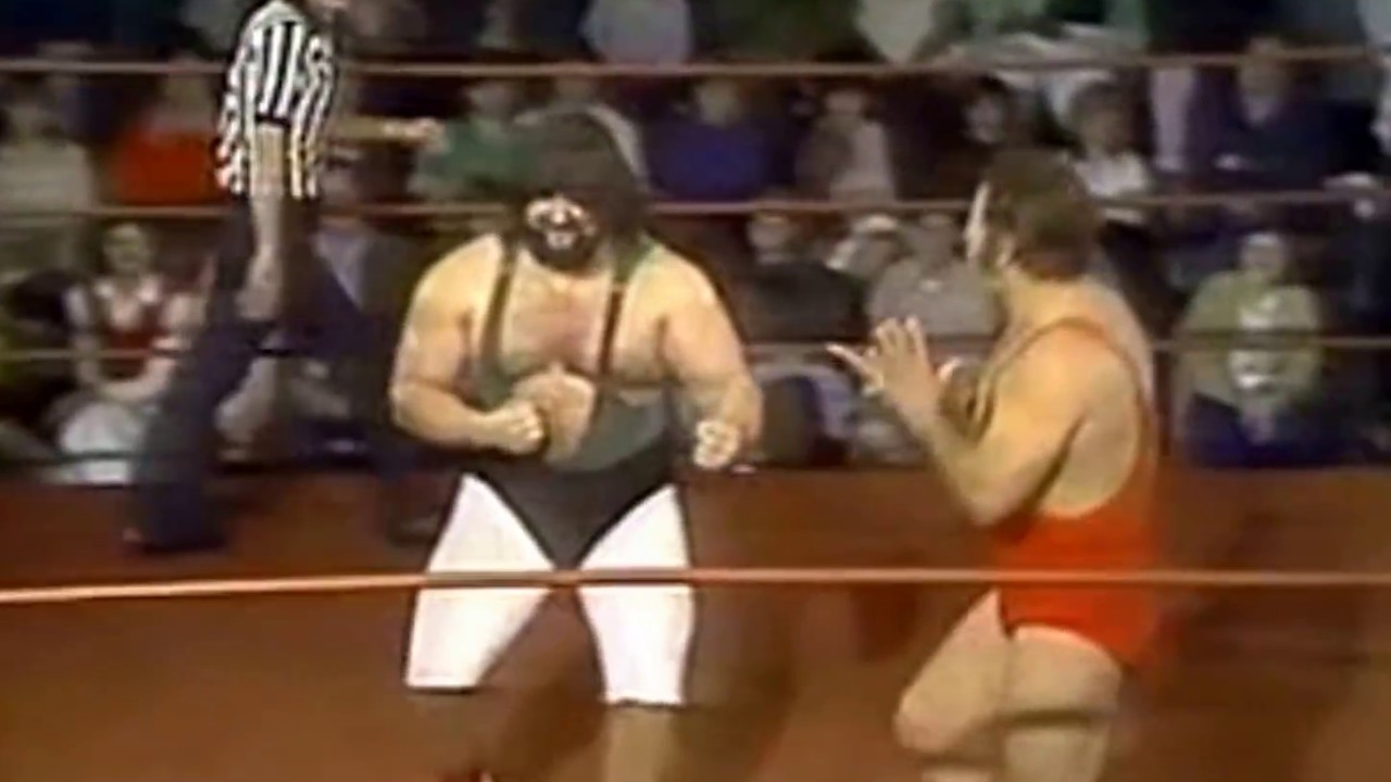 CARNICERO GRIMALDO Y BOBBY GARCÍA VS.  MIGHTY IGOR & IVAN KALMIKOFF (MANAGER).1975