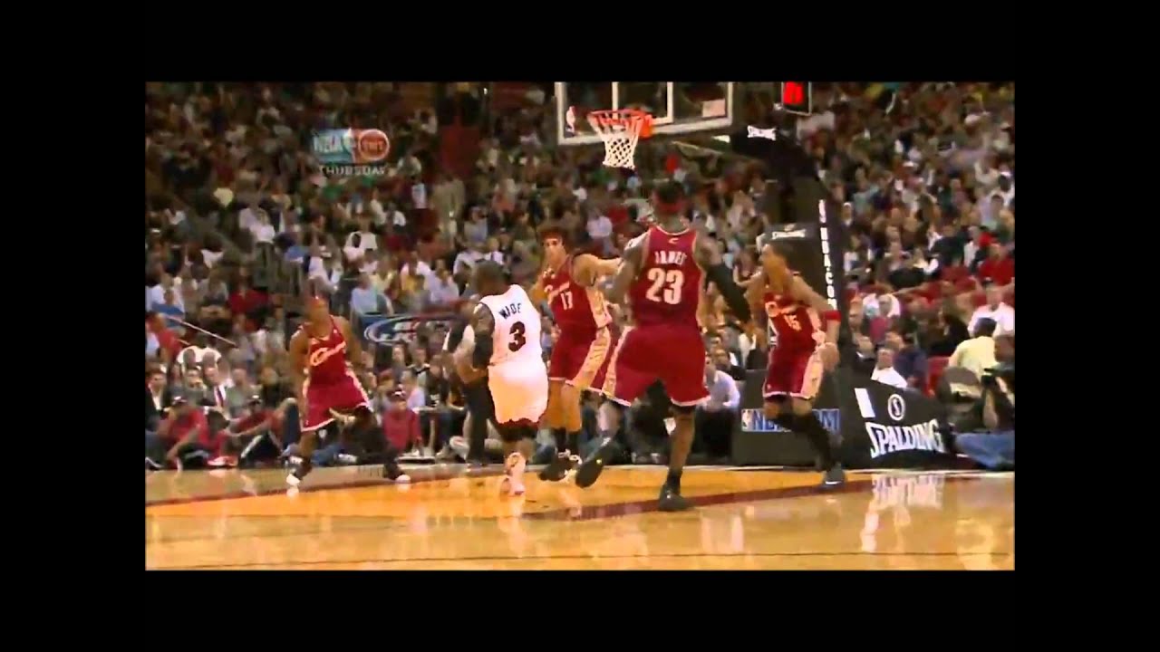Dwyane Wade Dunk on Varejao