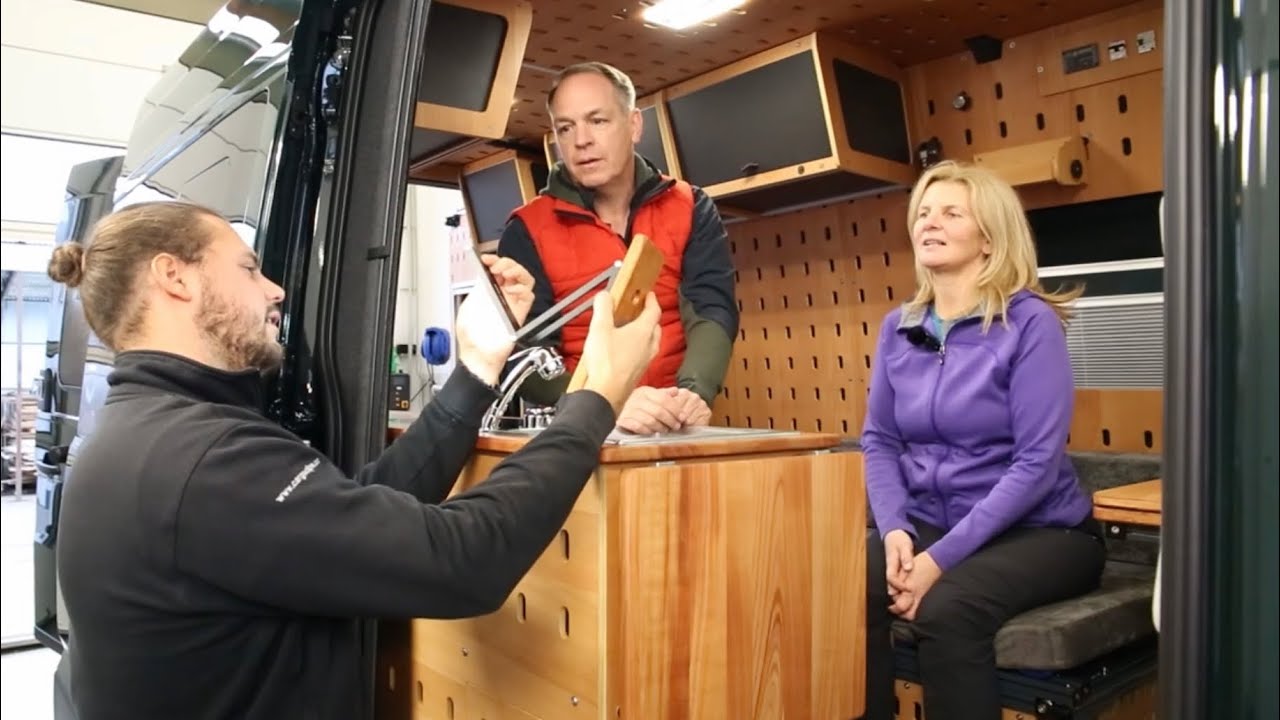 Einblick in eine Camper Van Abholung bei Castello/Cargo Clips
