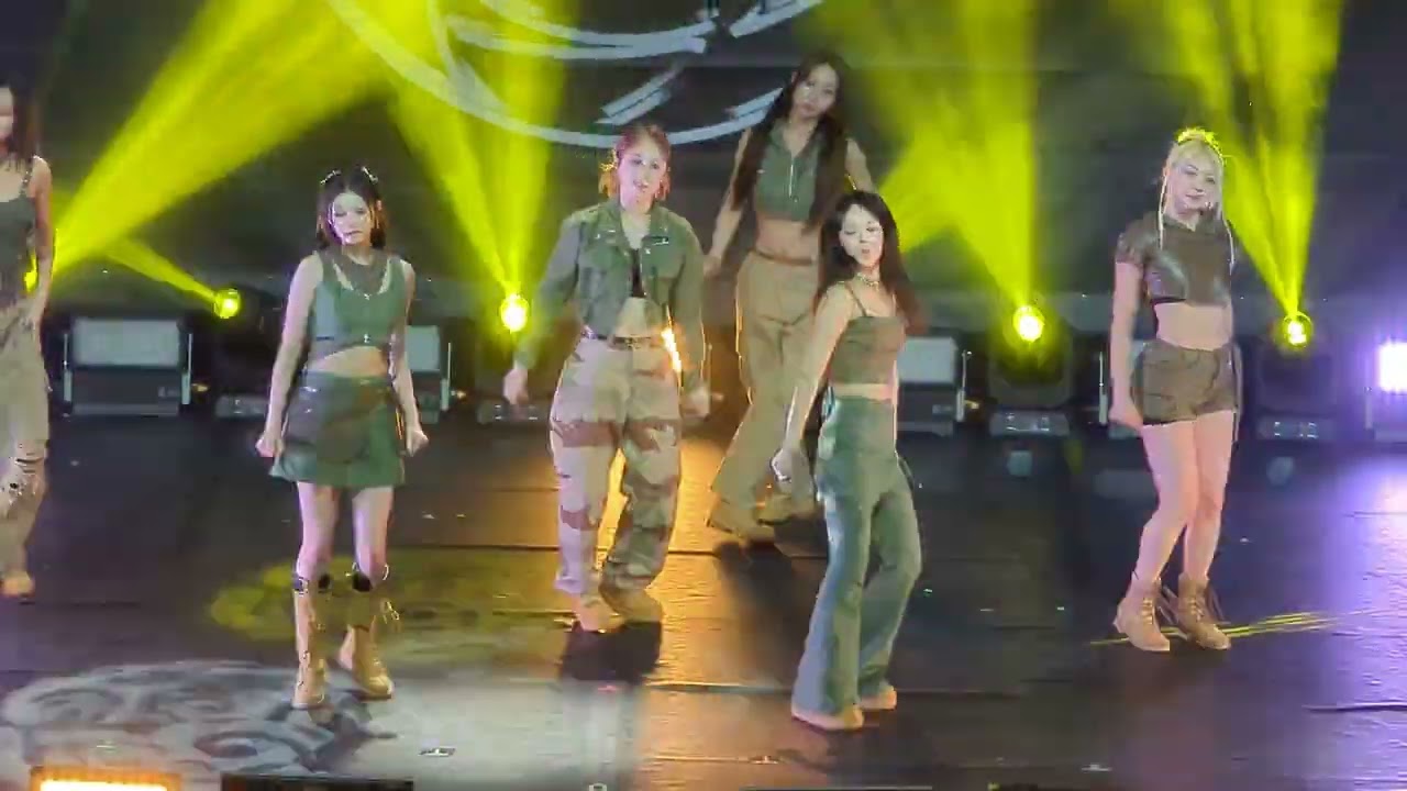 EVERGLOW in Paris - NO LIE 4K 2024