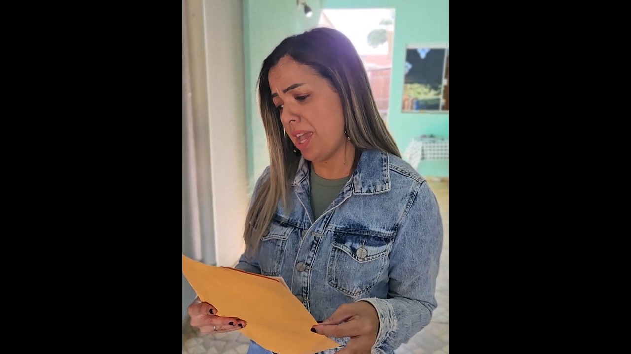 Desprezaram essa jovem pq seu currículo foi feito a mão 😔💔