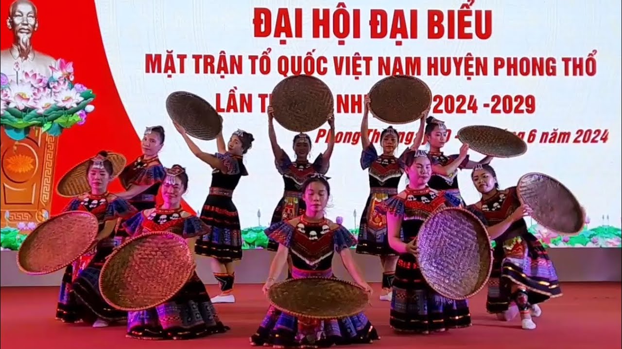 Múa sàng gạo ngày mùa -  Đại Hội Đại biểu Mặt trận Tổ quốc Viêt Nam huyện Phong Thổ