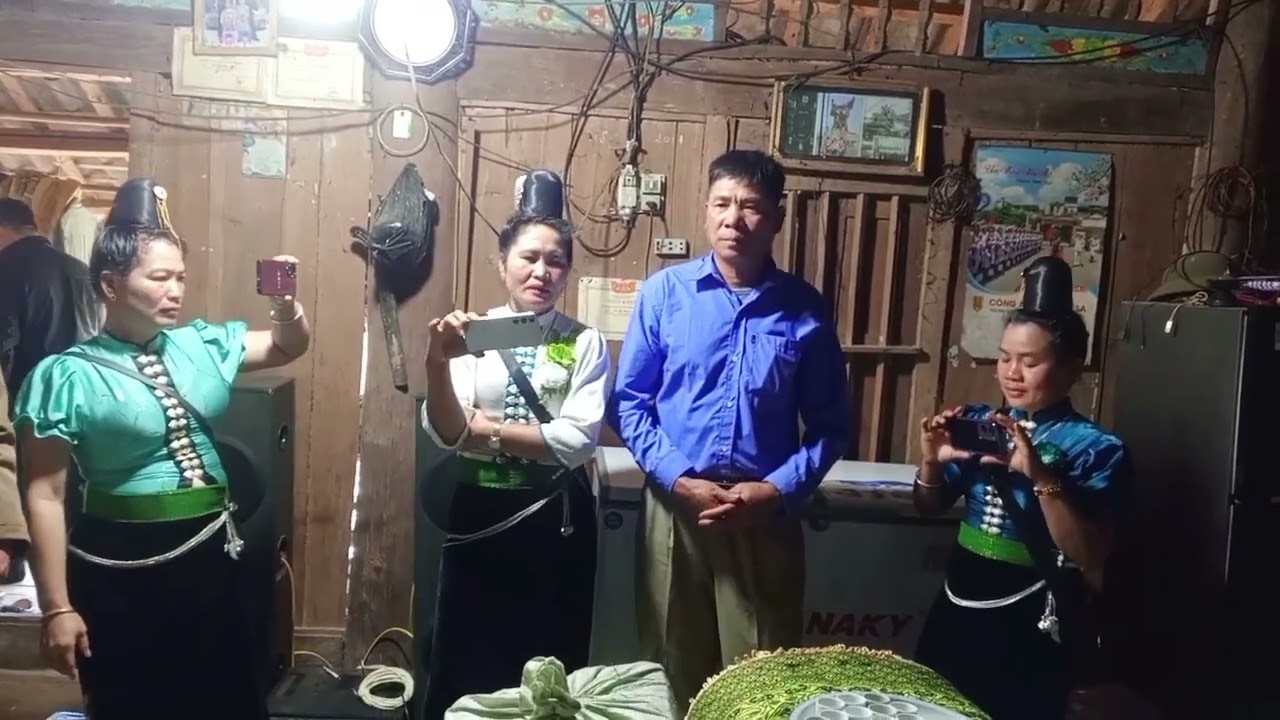 lò thích khắp bó. Vì thêu pên phaư pi nong tỏn lé nớ