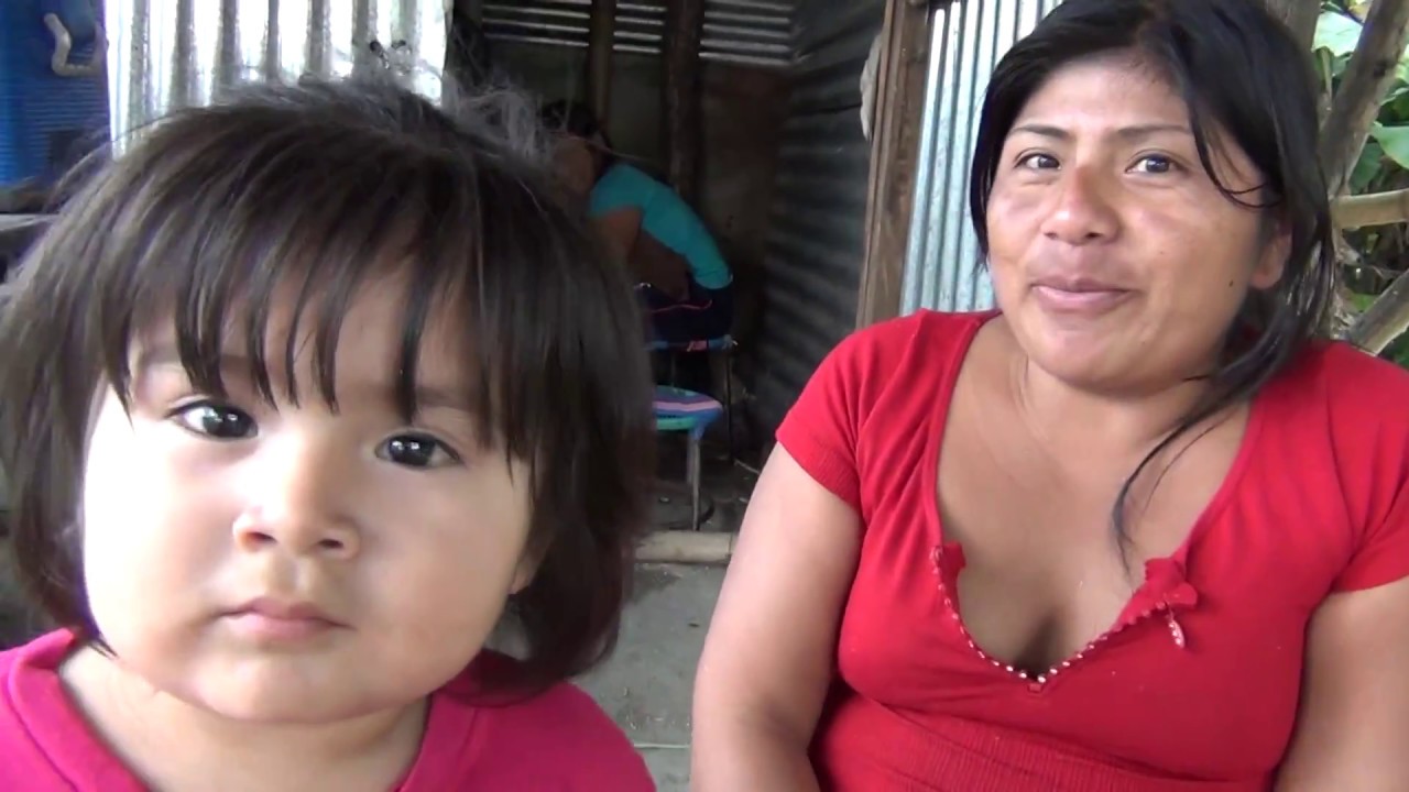Visitando a Joseline la niña vendedora de Jugo de Caña el salvador