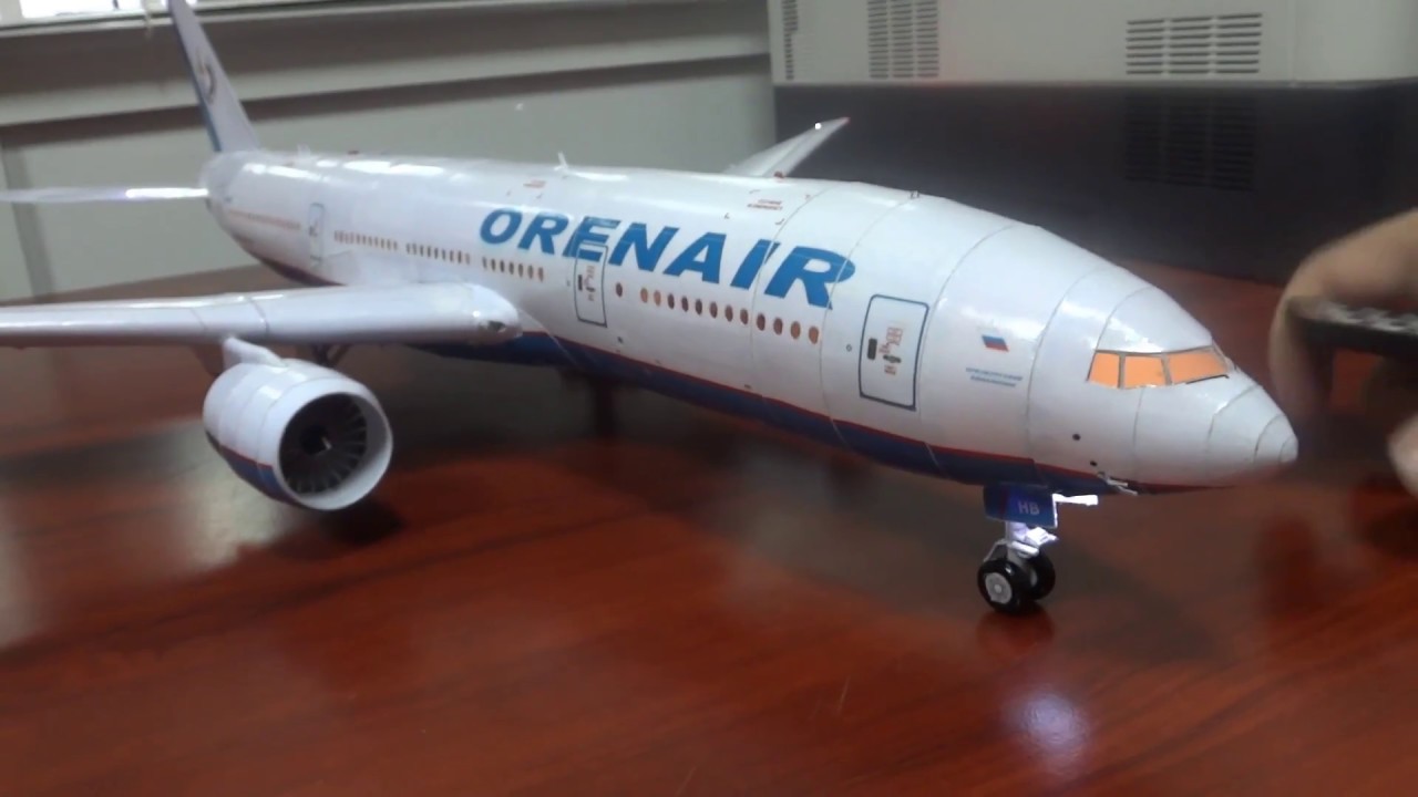 Boeing 777 paper model