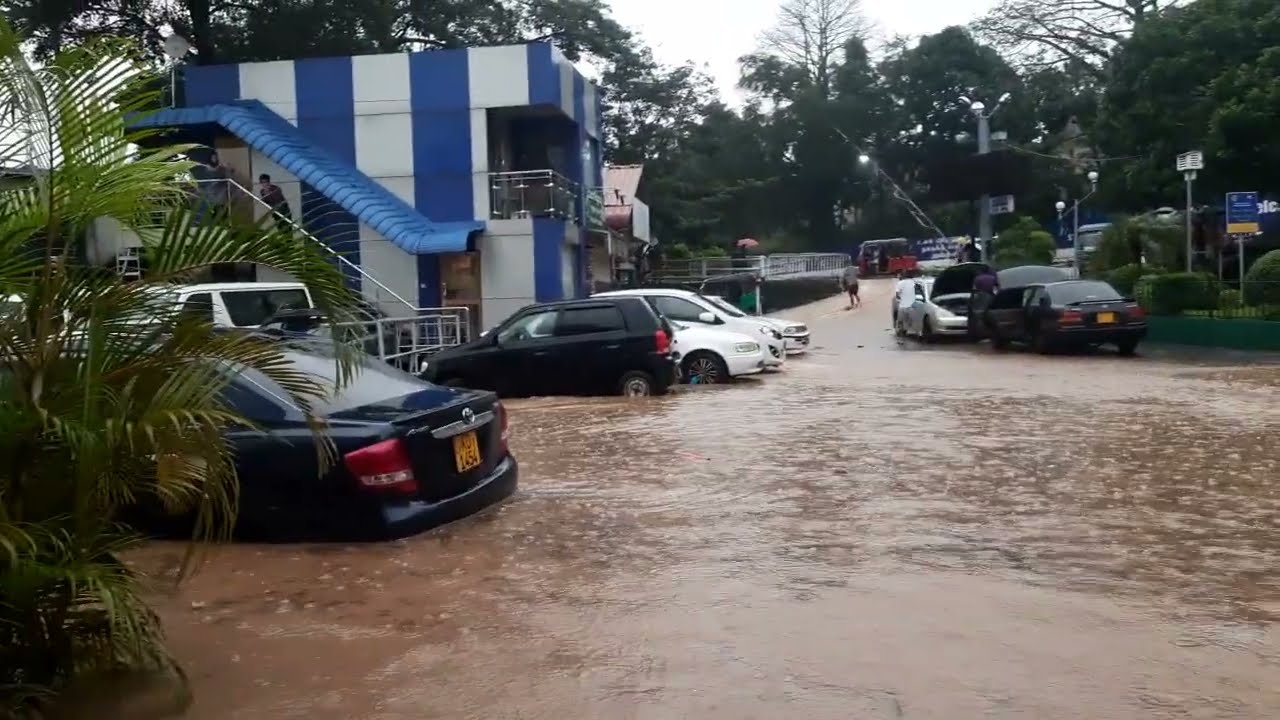 Situation of Kandy Railway Station due to floods this morning. #yt #train #floods #rain #kandy